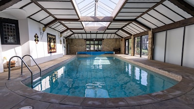 Great Tangley Manor 11th C Manor with indoor heated pool, London less than 1 hr