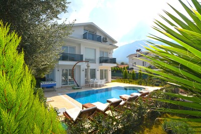 3 bedroom luxuary city villas in oludeniz for rent with private pool and garden