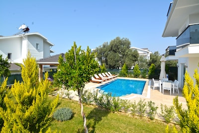 3 bedroom luxuary city villas in oludeniz for rent with private pool and garden