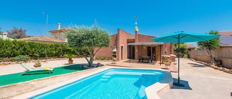 CAN CANTARI house with pool for 6 people in Sa Coma www.mallorcavillaselection.com