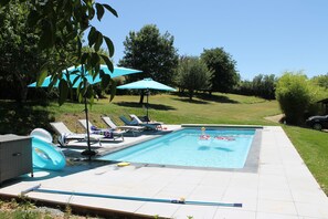 The pool, looking back toward the gite on the right. 