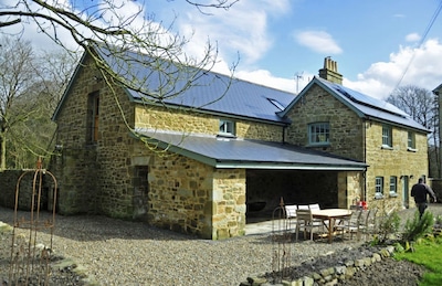Beautifuly restored Coach House & Granary set in the grounds of Glaneirw Mansion