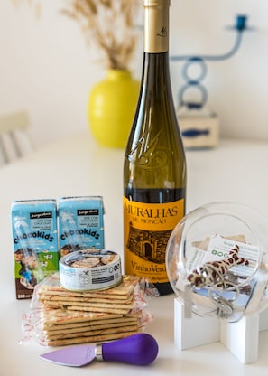 Portuguese flavours welcome pack - green wine & sardine pate (&teas, coffee etc)