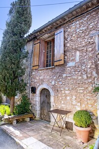 Luberon National Park - Old house at the foot of the Monts du Vaucluse