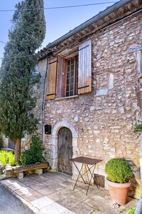 Parque Nacional de Luberon - Antigua casa al pie de los Monts du Vaucluse