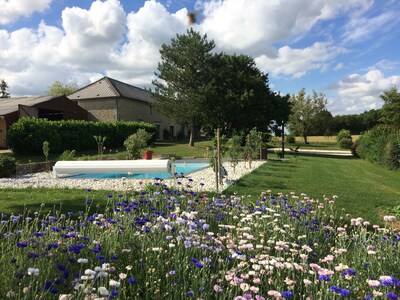 Character farmhouse of 250 m2, completely renovated for you.