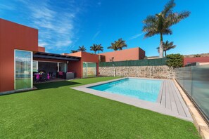 private swimming pool villa in el salobre golf gran canaria