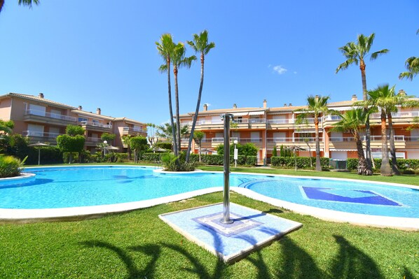 Swimming pool