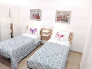 Bedroom 2, singles beds