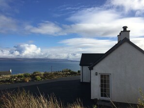 180 Degree Seaviews from the low level windows right along the front 