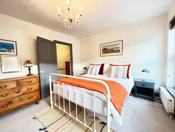 Master bedroom, king size bed, super comfy Hypnos mattress, luxury bed linen.