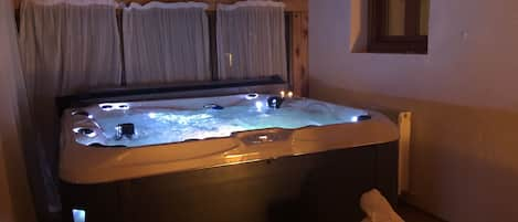 Veranda , Jacuzzi  Spa Passion Pleasure  5 Pax