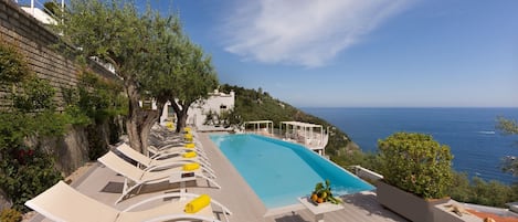 Large & charming villa with sea views and private pool near Sorrento & Positano