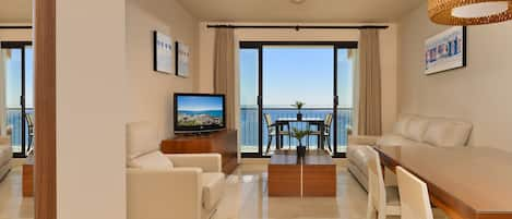 Living room with front views to the Mediterranean Sea