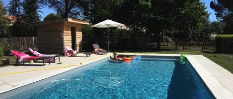 Maison familiale a 10 min de Bordeaux.
Magnifique Piscine sécurisée 11m x 5m