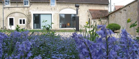 Vue du jardin vers l'entrée