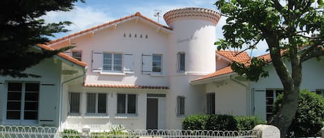 vue ensemble de la villa