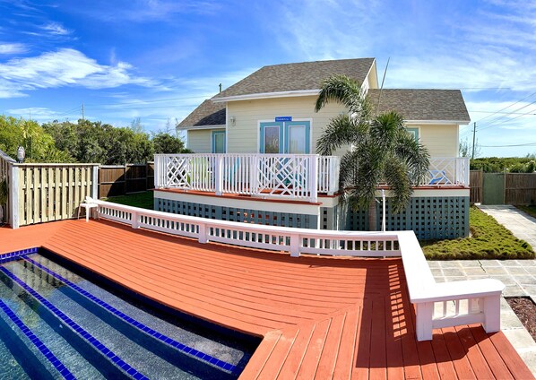 Beautiful pool, hot tub, sun deck, views of Atlantic Ocean and Caribbean Sea.