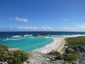 Dragon Cay, Mudjin Harbour, 5 minute walk from the villa