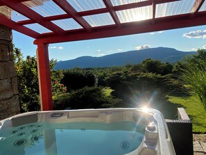 Tina de hidromasaje al aire libre