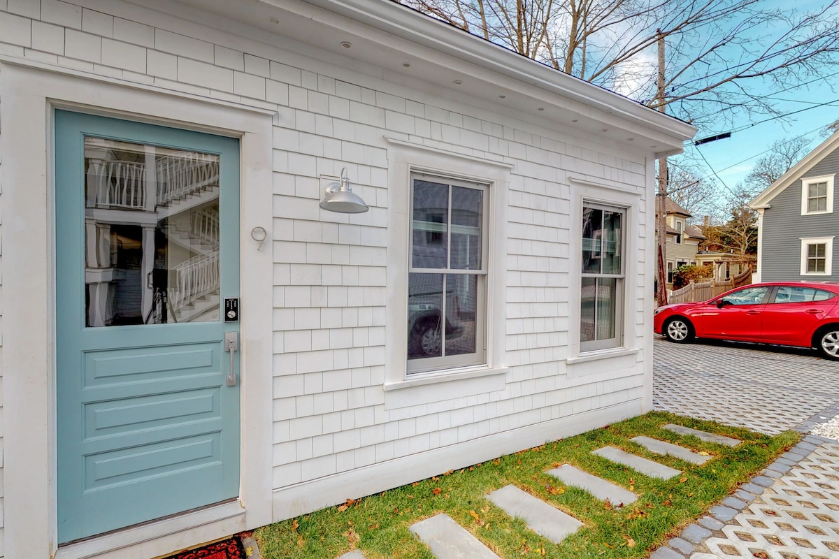 Cozy cottage in heart of downtown – walk to beach and Commercial St