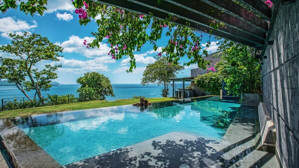 Infinity pool