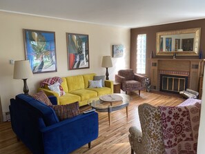 Living room
