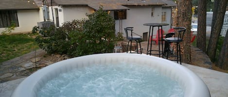 Relax in this 6 person hot tub in the nice fenced in backyard