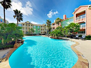 Pool with hot tub open year-round