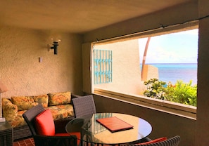 Breeze on Inn has an unobstructed sea view !