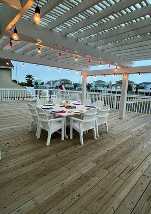 Dine outside under the pergola. The table seats 8.