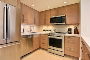 Whaler 859 kitchen 1