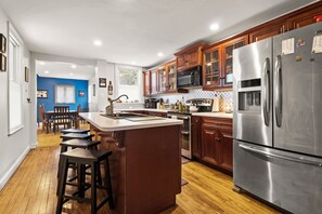 fully stocked eat-in kitchen 