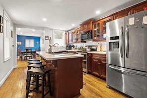 fully stocked eat-in kitchen 