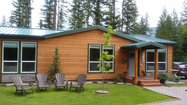 Black Bear Cabin
Check our other lodging selections at beargrasslodging.co