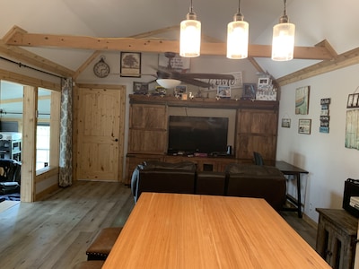 Beautiful One Bedroom Log Cabin with possible pontoon boat rental