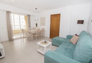 Living room and dining room in La Reina apartment in Calpe 