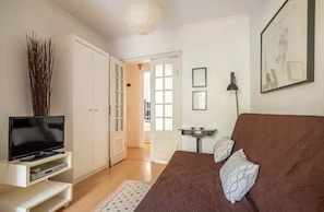 5-Entrance Hallway in Lisbon Apartment