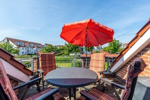 möblierter Balkon