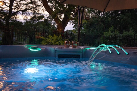 Bain à remous extérieur