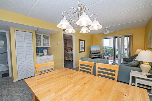 5118 Dining Area View