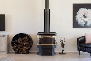 Hunter Gleann Homestead- Chillout space with TV and fireplace.