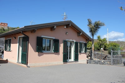 Sicily Sun, at the foot of Etna your holiday home