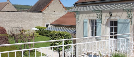 Great view of part of the Main House, a bit of the Little House and the gardens