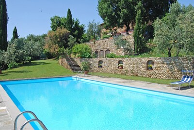 Charming Villa w/ pool nestled in Chianti vineyards, with AC, close to Florence