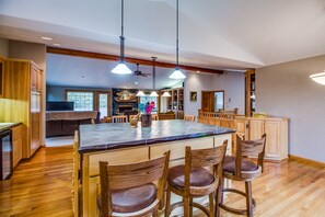 Kitchen w/ Bar