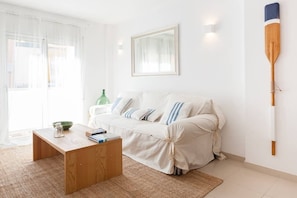 Marina Boutique Duplex - Living room (3)