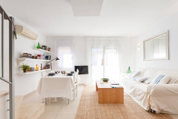 Marina Boutique Duplex - Living room (1)