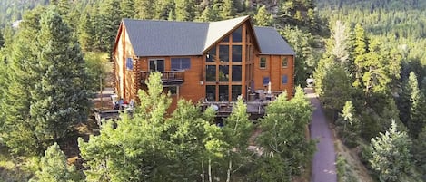 Spectacular Colorado Mountain Lodge!