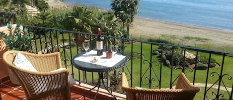 Enjoy your stay! 
A glas of wine on the terrace with a stunning seaview.